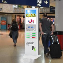 Stations de charge debout libres de téléphone portable et la publicité du kiosque pour des lieux publics